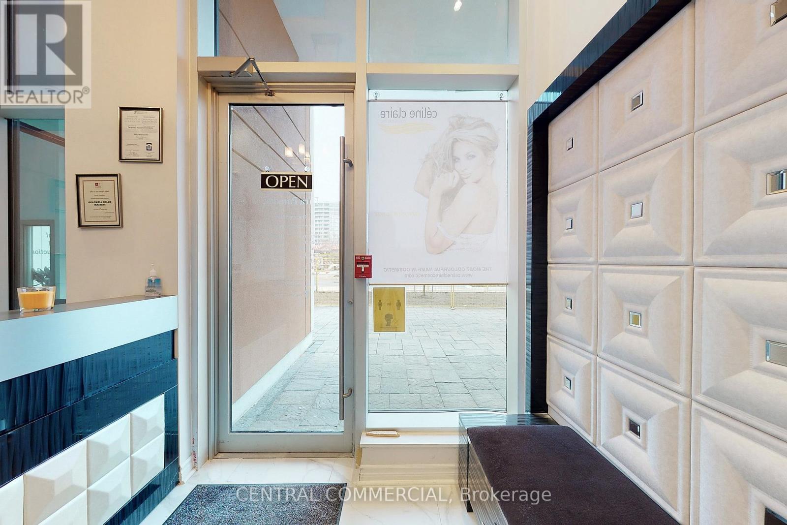 A8 - 9610 Yonge Street, Richmond Hill, Ontario  L4C 1V6 - Photo 2 - N12678786