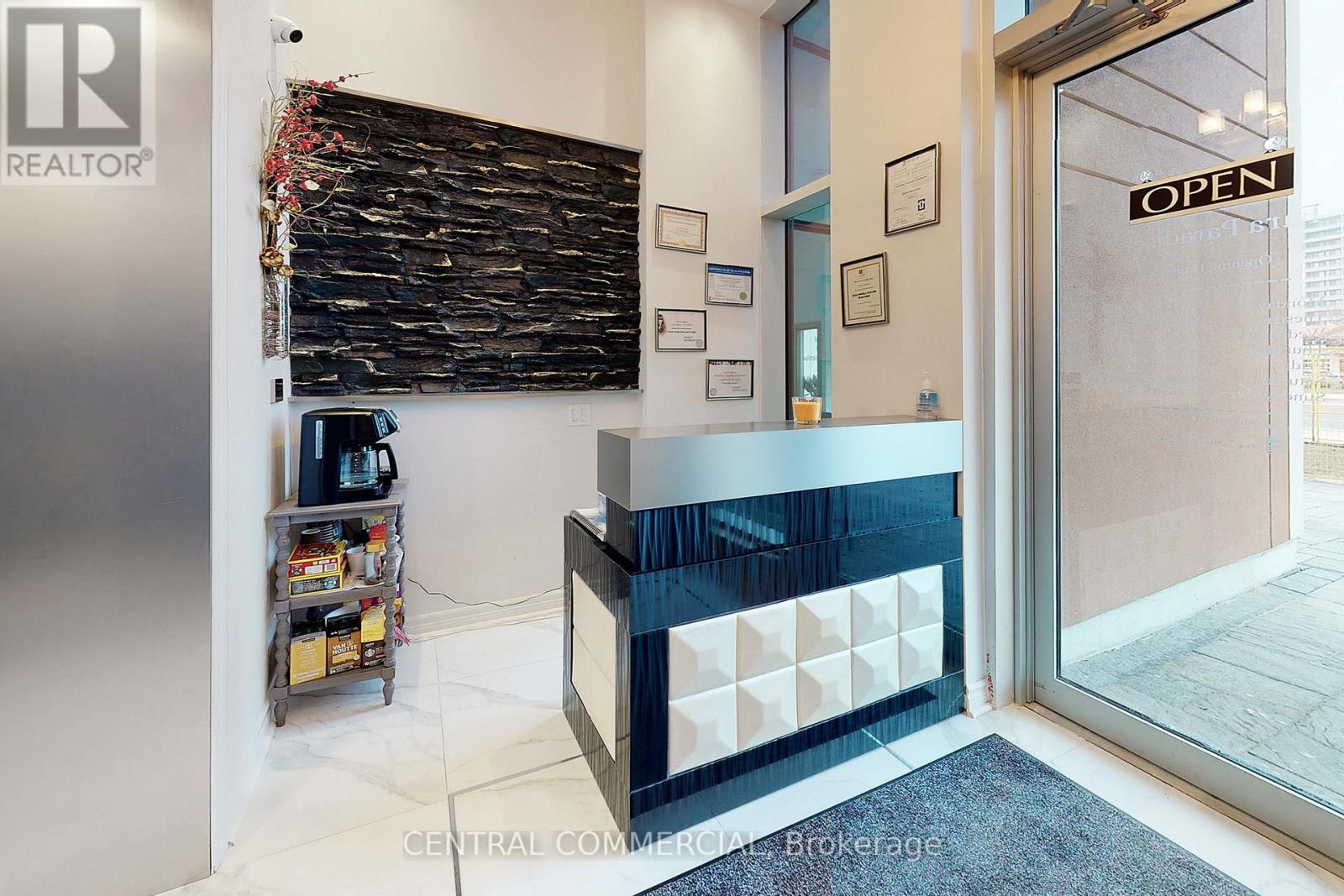 A8 - 9610 Yonge Street, Richmond Hill, Ontario  L4C 1V6 - Photo 4 - N12678786