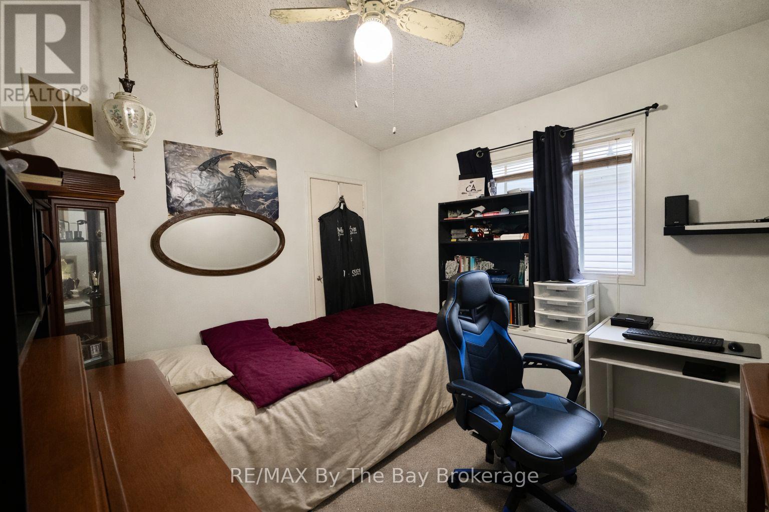 5 Goldsmith Place, Wasaga Beach, Ontario  L9Z 1E4 - Photo 4 - S12682062