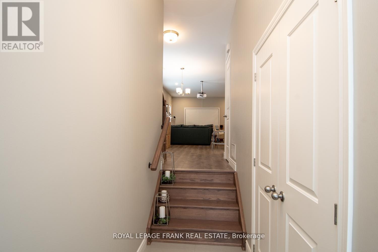 58 Vipond Road, Whitby, Ontario  L1M 2P2 - Photo 6 - E12682218