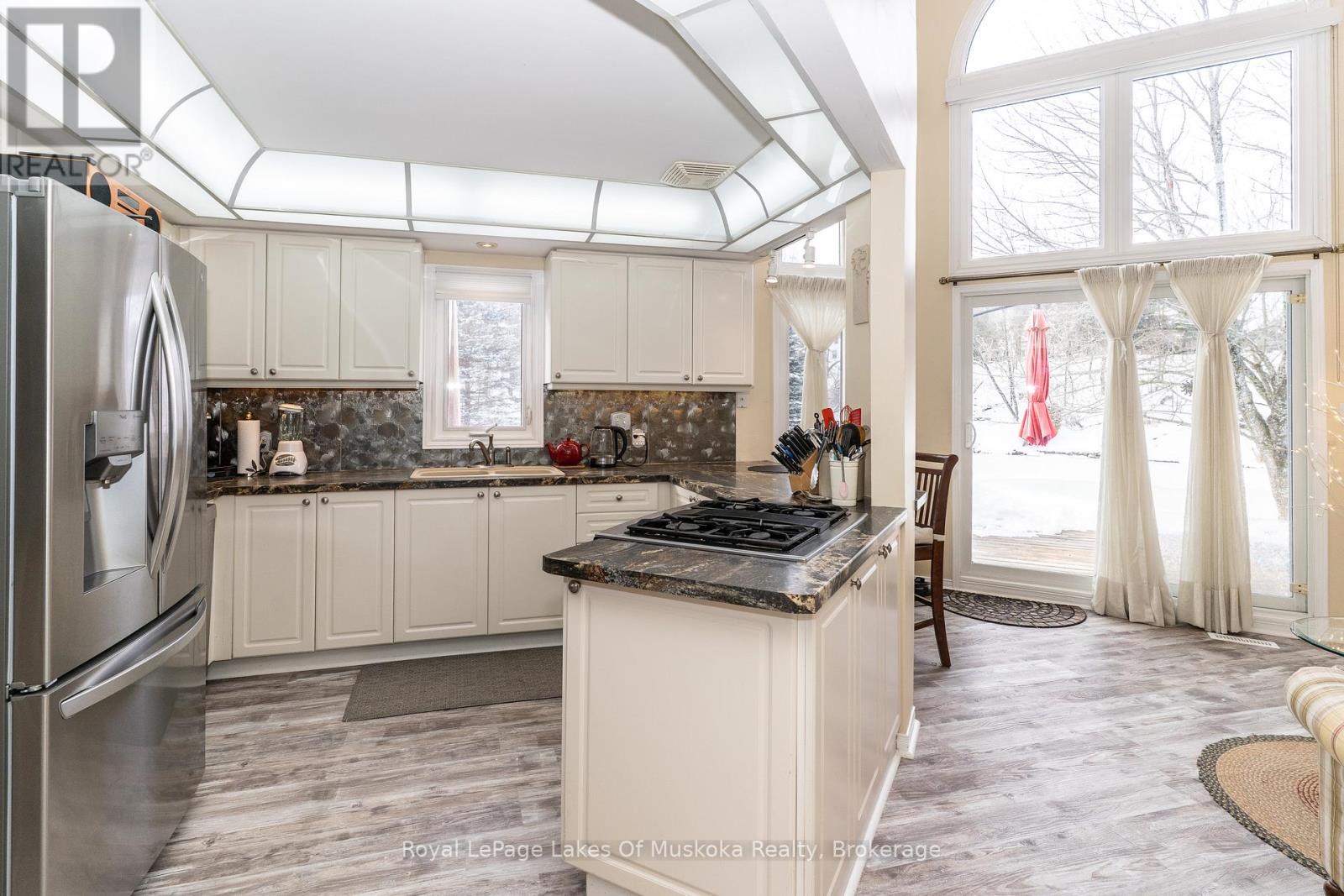 55 Shoreline Drive, Bracebridge, Ontario  P1L 1Z3 - Photo 11 - X12682166