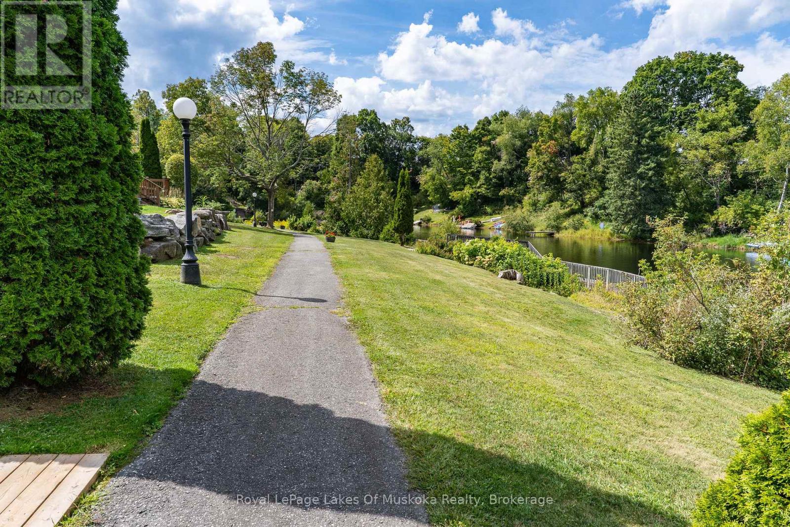 55 Shoreline Drive, Bracebridge, Ontario  P1L 1Z3 - Photo 44 - X12682166