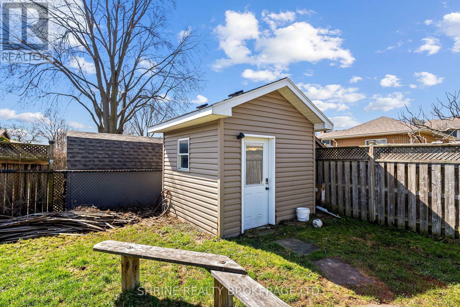 15 Garland Crescent, London East, Ontario  N5V 1N4 - Photo 46 - X12682258