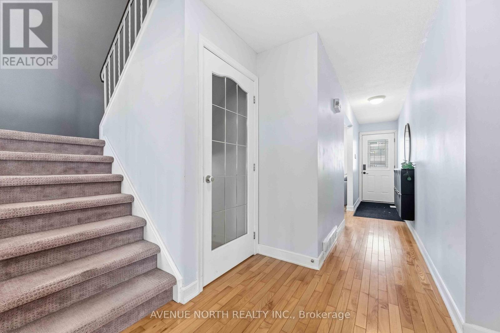 1017 Arrowhead Place, Ottawa, Ontario  K1C 2S5 - Photo 3 - X12682250