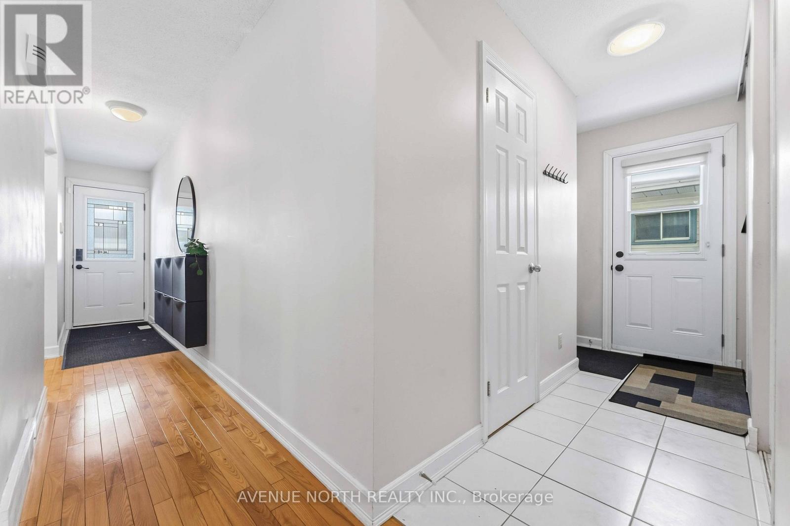 1017 Arrowhead Place, Ottawa, Ontario  K1C 2S5 - Photo 4 - X12682250