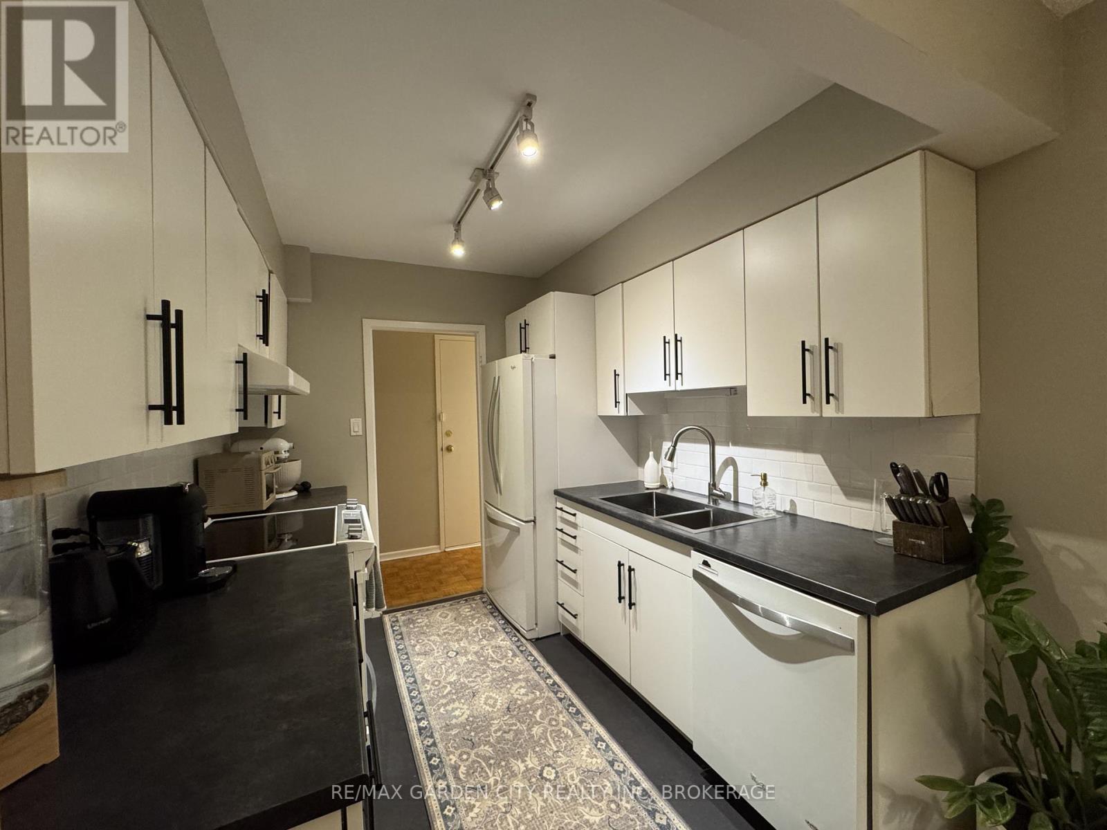 103 - 14 Norris Place, St. Catharines, Ontario  L2R 2W8 - Photo 10 - X12682048