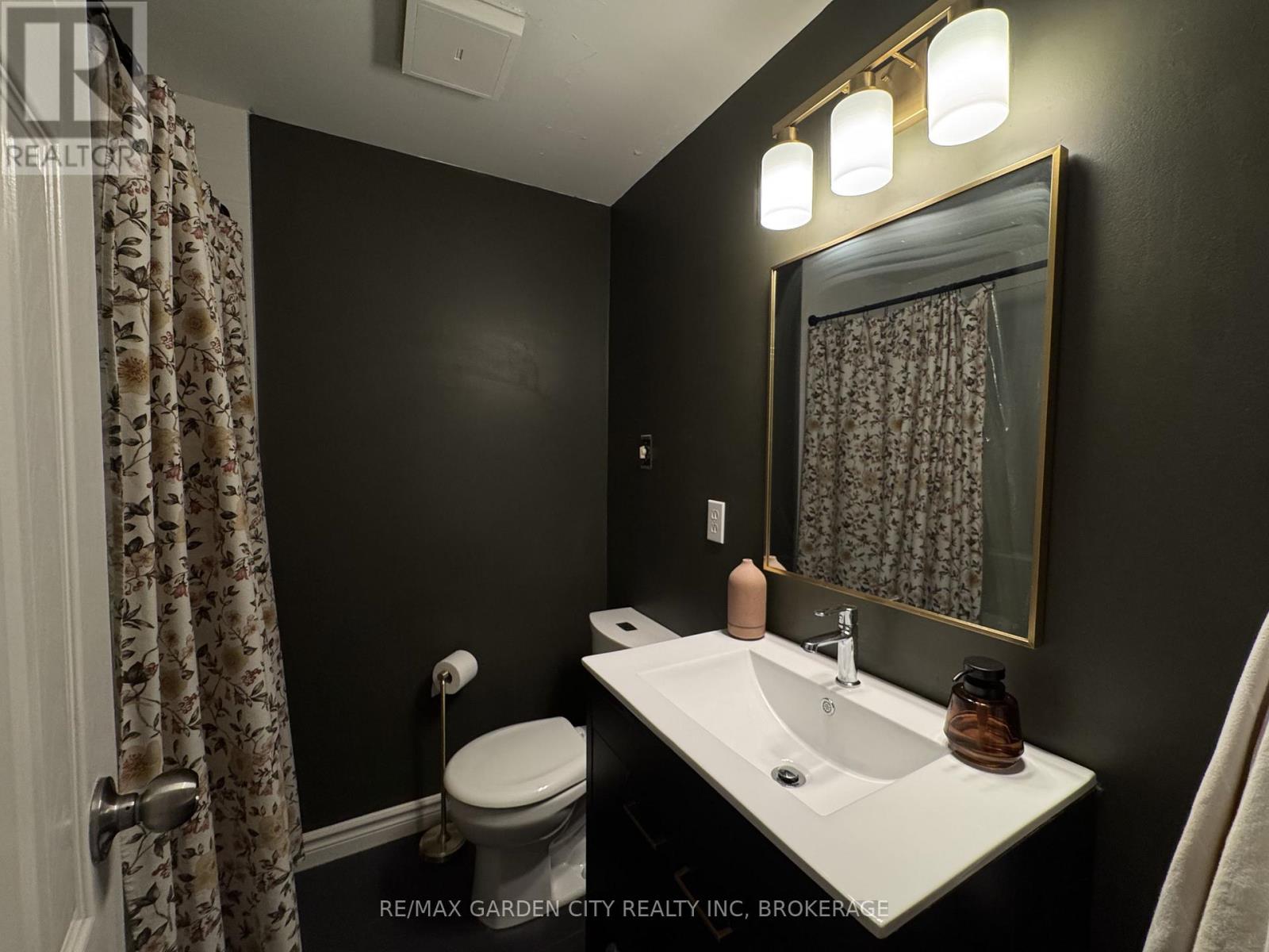 103 - 14 Norris Place, St. Catharines, Ontario  L2R 2W8 - Photo 11 - X12682048