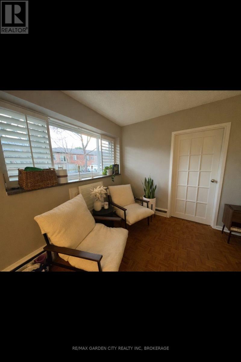 103 - 14 Norris Place, St. Catharines, Ontario  L2R 2W8 - Photo 13 - X12682048