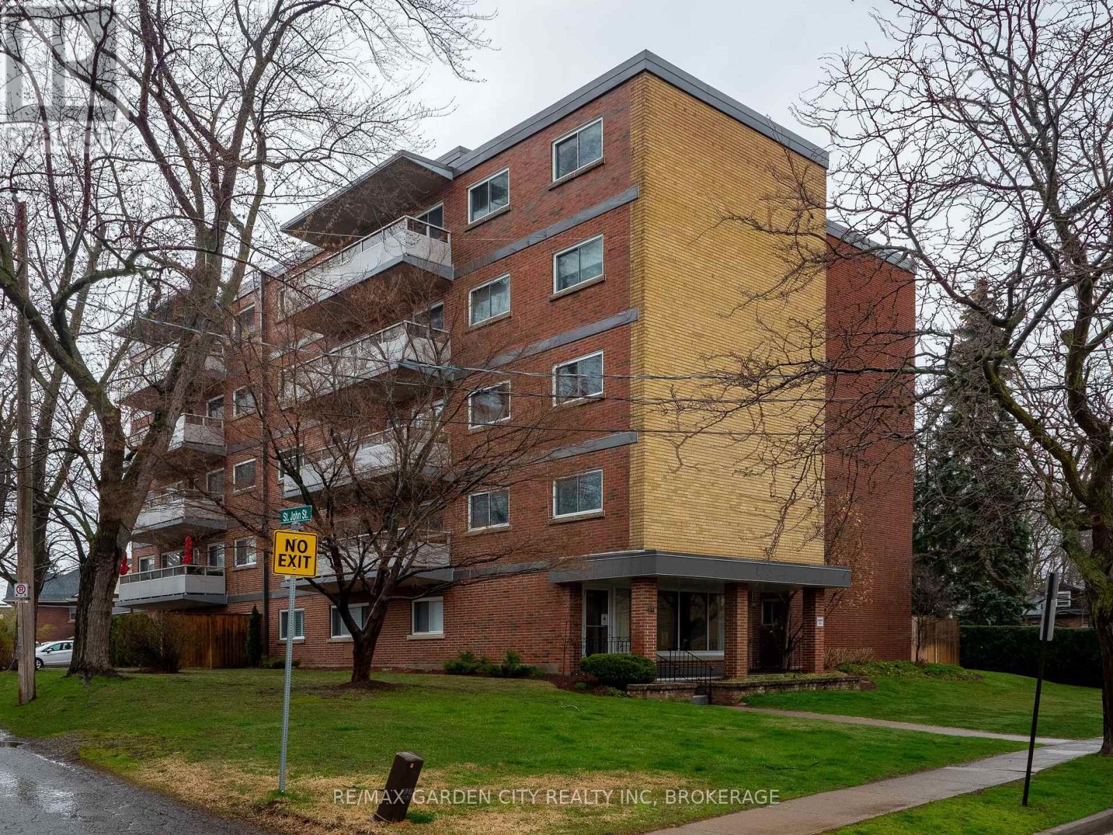 103 - 14 Norris Place, St. Catharines, Ontario  L2R 2W8 - Photo 2 - X12682048