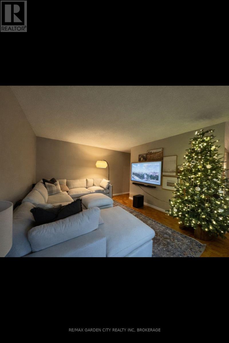 103 - 14 Norris Place, St. Catharines, Ontario  L2R 2W8 - Photo 9 - X12682048