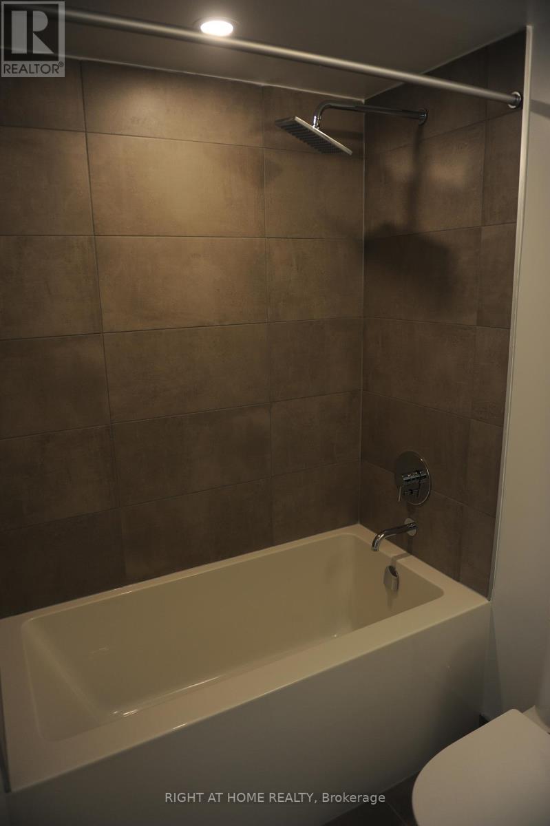 3816 - 8 Wellesley Street W, Toronto, Ontario  M4Y 0J5 - Photo 18 - C12682054