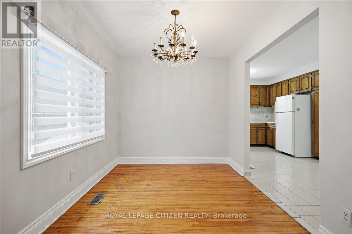 Main - 20 Dunsmore Gardens, Toronto, Ontario  M3H 3M2 - Photo 11 - C12682246