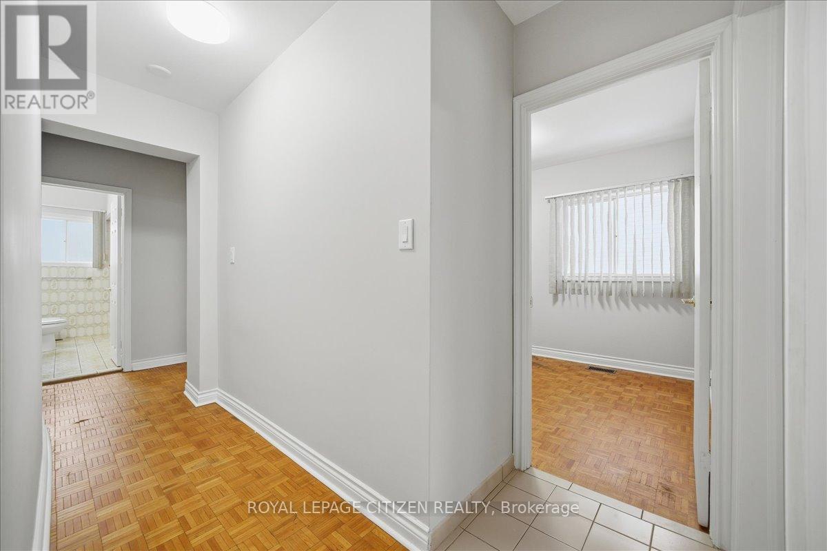Main - 20 Dunsmore Gardens, Toronto, Ontario  M3H 3M2 - Photo 17 - C12682246