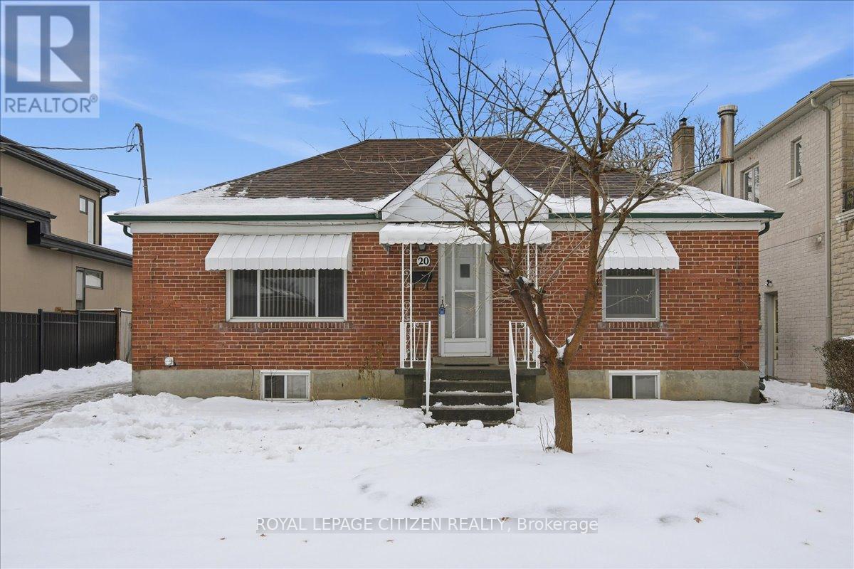 Main - 20 Dunsmore Gardens, Toronto, Ontario  M3H 3M2 - Photo 4 - C12682246