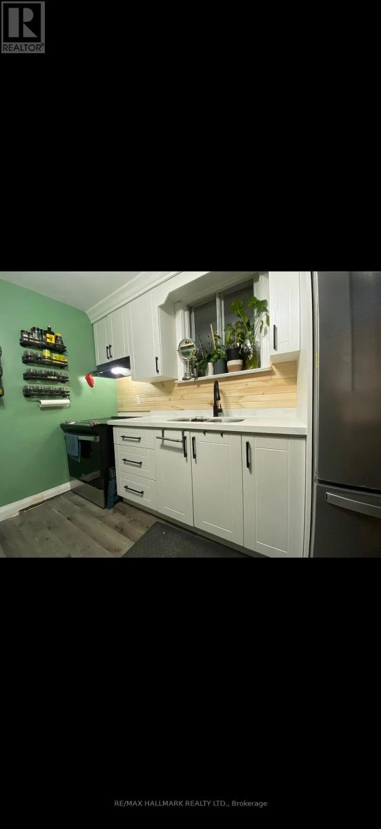 18 Roblin Avenue, Toronto (East York), Ontario  M4C 3P8 - Photo 7 - E12682136