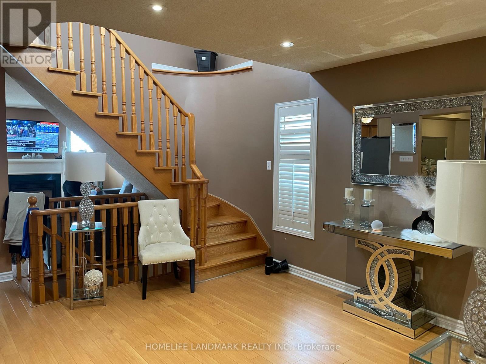 37 Sylwood Crescent, Vaughan, Ontario  L6A 2R2 - Photo 3 - N12682078