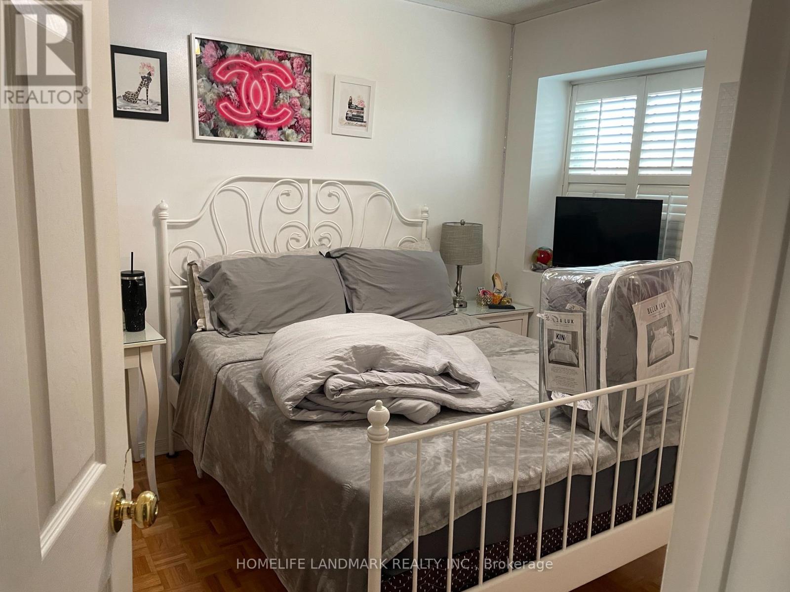 37 Sylwood Crescent, Vaughan, Ontario  L6A 2R2 - Photo 8 - N12682078