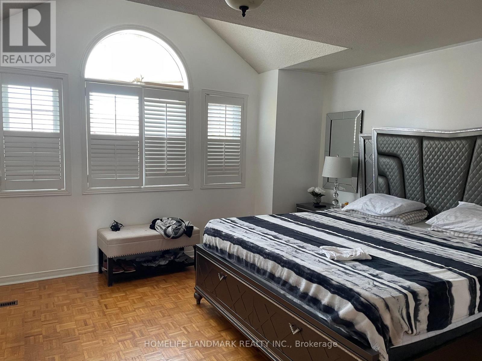 37 Sylwood Crescent, Vaughan, Ontario  L6A 2R2 - Photo 9 - N12682078