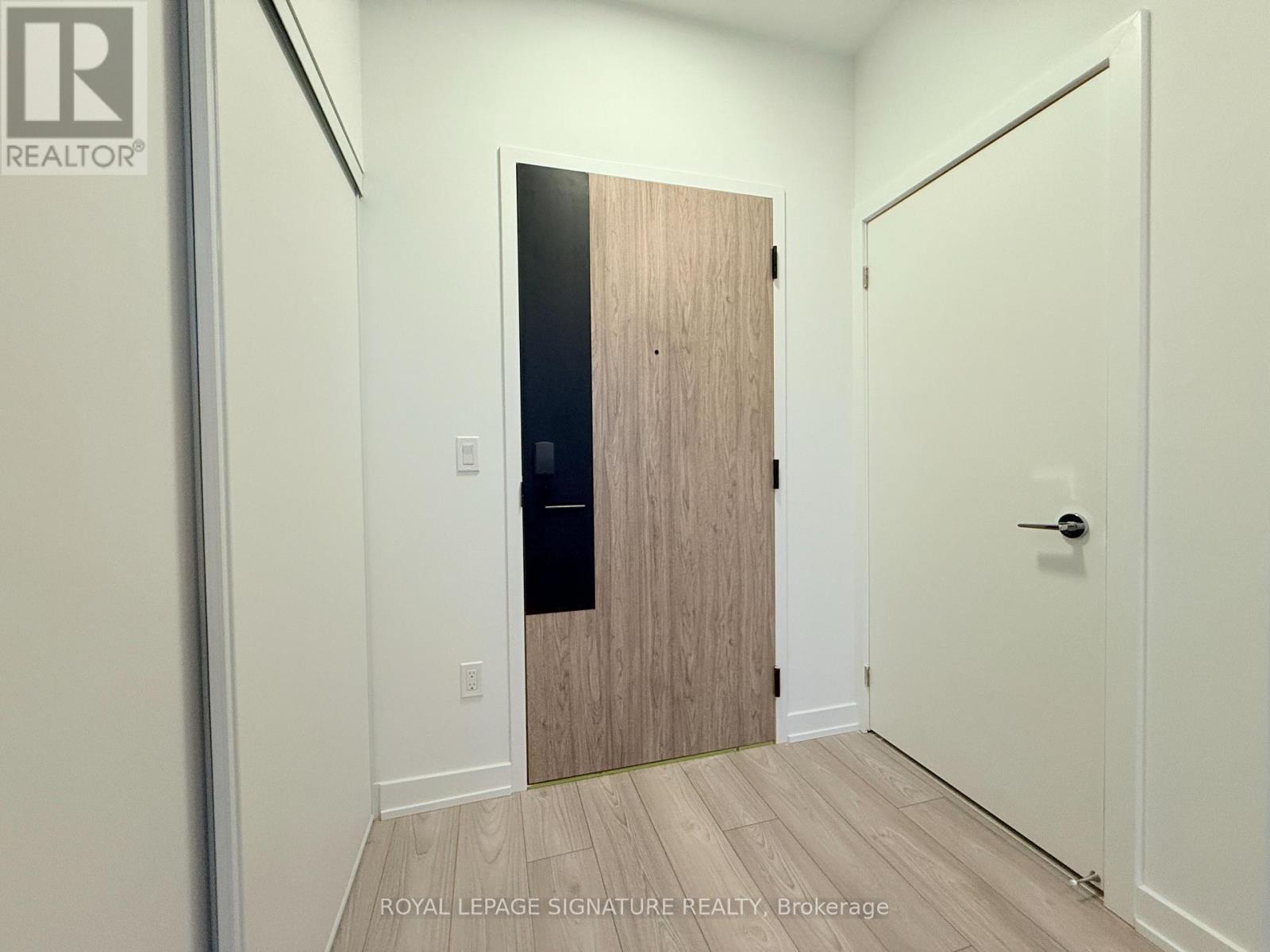 923 - 1007 The Queensway, Toronto, Ontario  M8Z 6C7 - Photo 1 - W12682026