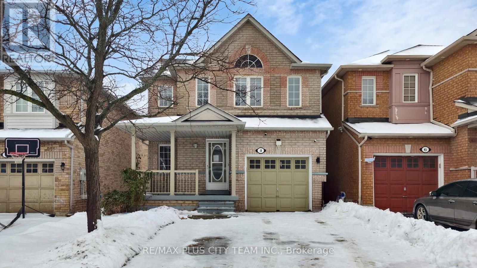 4 SLESSOR LANE, Brampton, Ontario