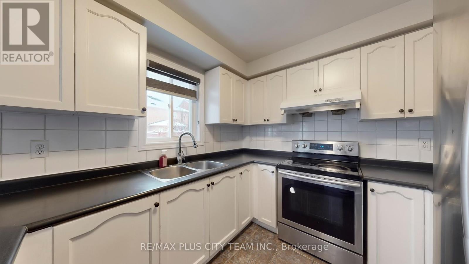 4 Slessor Lane, Brampton, Ontario  L6P 1M3 - Photo 10 - W12682090