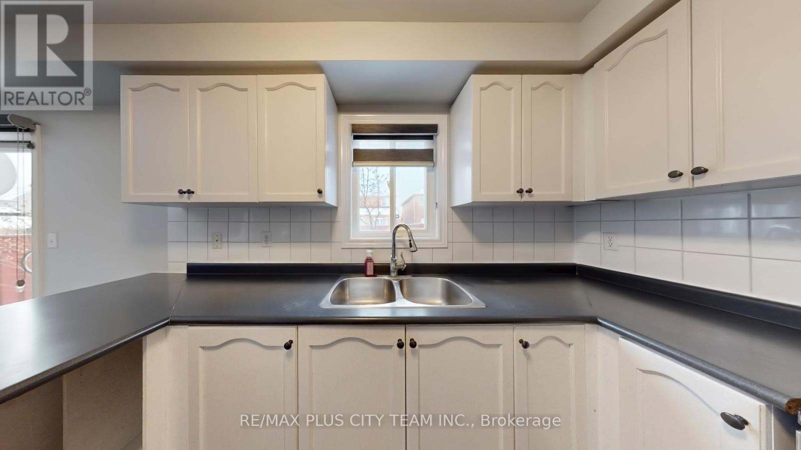 4 Slessor Lane, Brampton, Ontario  L6P 1M3 - Photo 11 - W12682090