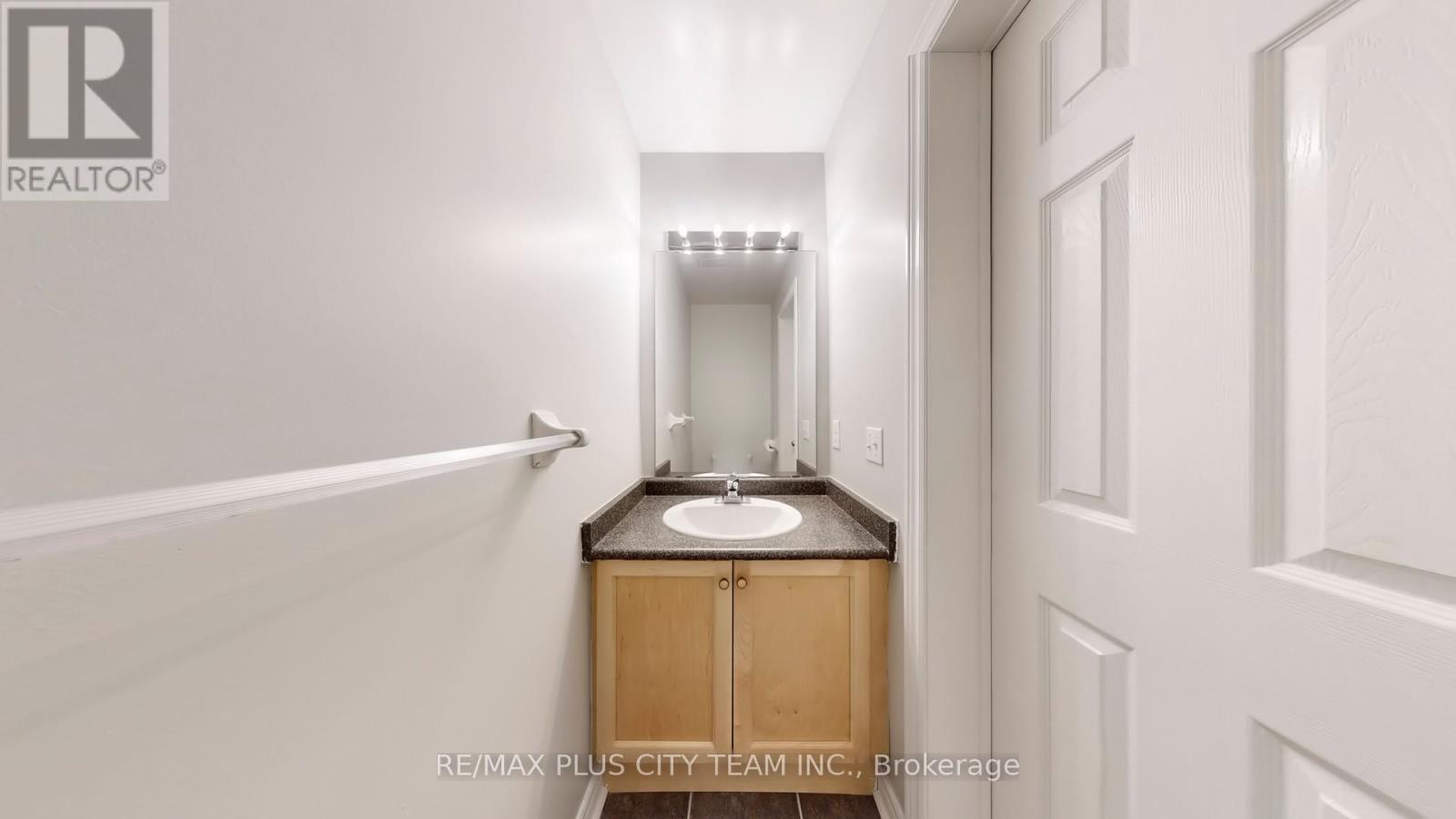 4 Slessor Lane, Brampton, Ontario  L6P 1M3 - Photo 12 - W12682090