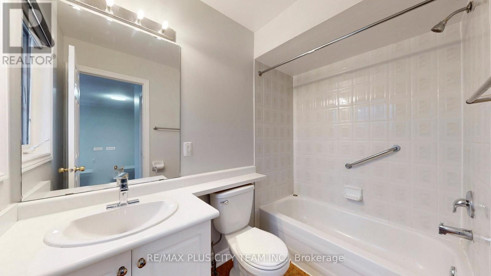 4 Slessor Lane, Brampton, Ontario  L6P 1M3 - Photo 21 - W12682090