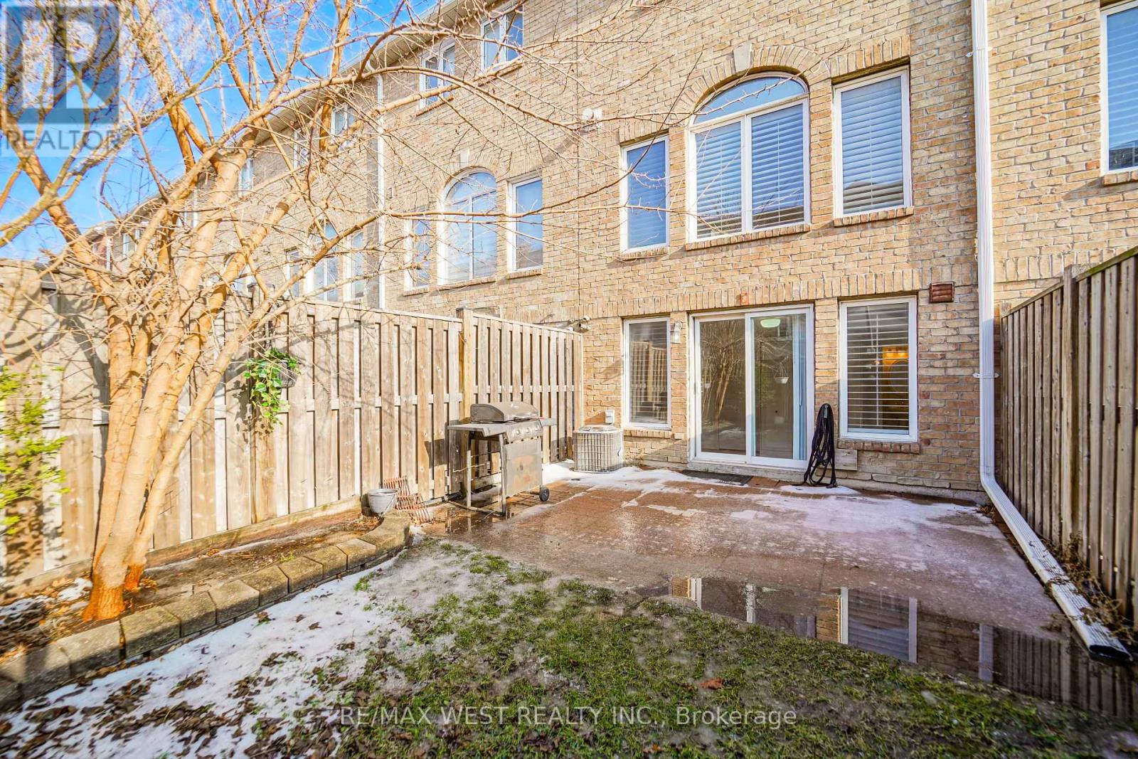 36 - 8 James Stock Path, Toronto, Ontario  M8Z 6C6 - Photo 5 - W12682100