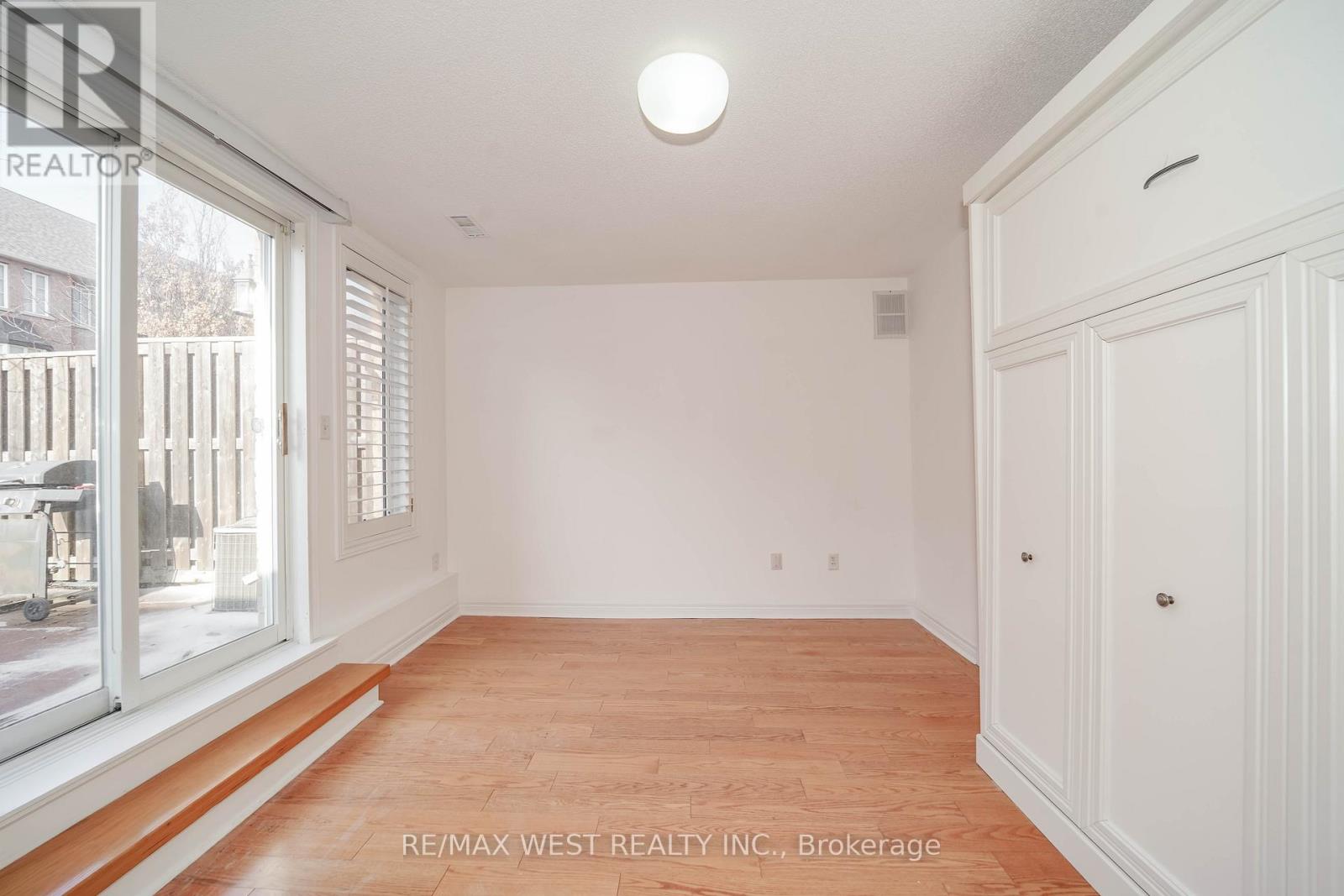 36 - 8 James Stock Path, Toronto, Ontario  M8Z 6C6 - Photo 8 - W12682100