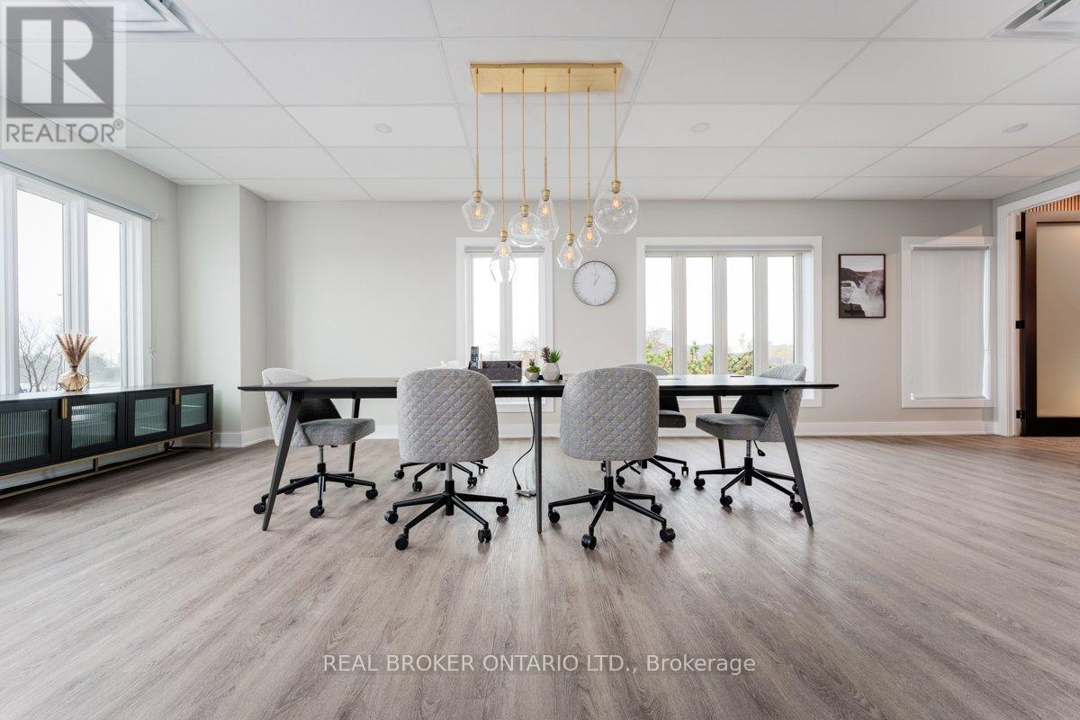 300 - 420 North Service Road E, Oakville, Ontario  L6H 5R2 - Photo 12 - W12682110