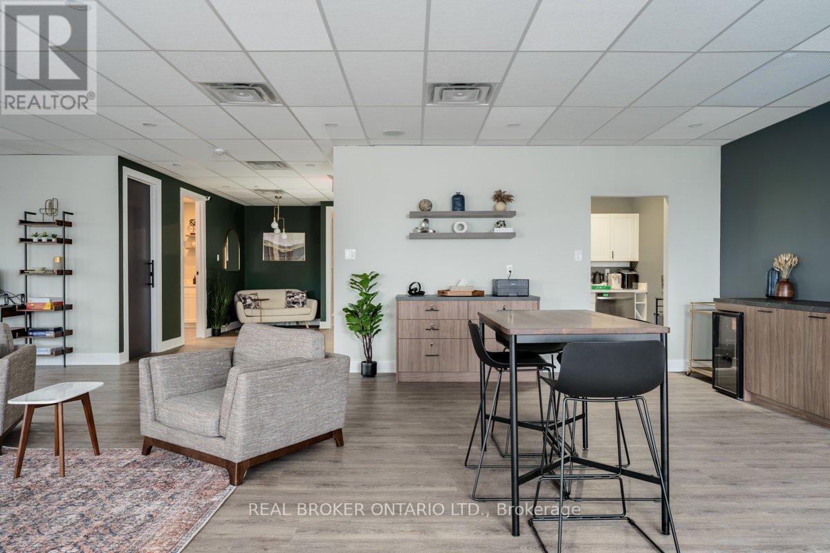 300 - 420 North Service Road E, Oakville, Ontario  L6H 5R2 - Photo 17 - W12682110