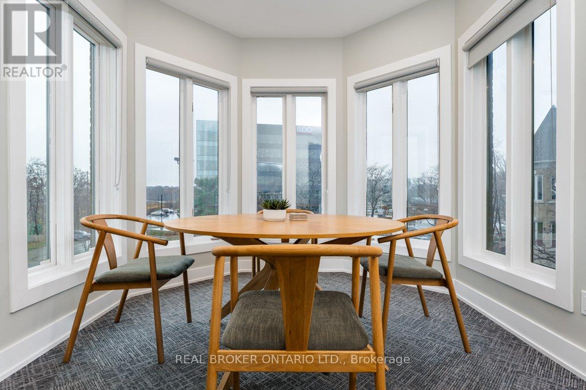 300 - 420 North Service Road E, Oakville, Ontario  L6H 5R2 - Photo 20 - W12682110