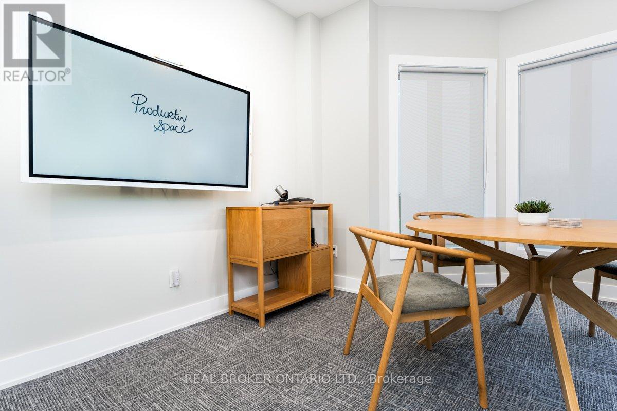 300 - 420 North Service Road E, Oakville, Ontario  L6H 5R2 - Photo 21 - W12682110