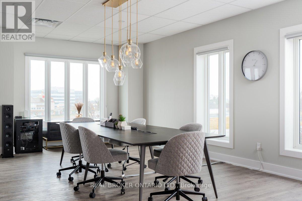 300 - 420 North Service Road E, Oakville, Ontario  L6H 5R2 - Photo 11 - W12682122