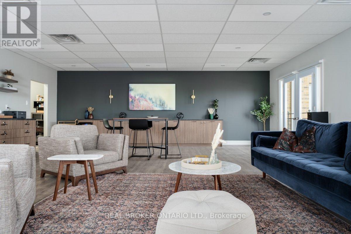 300 - 420 North Service Road E, Oakville, Ontario  L6H 5R2 - Photo 15 - W12682122