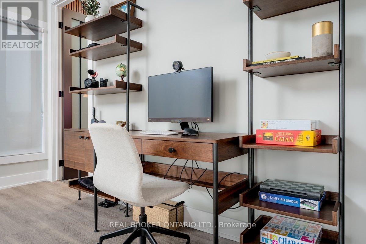 300 - 420 North Service Road E, Oakville, Ontario  L6H 5R2 - Photo 18 - W12682122