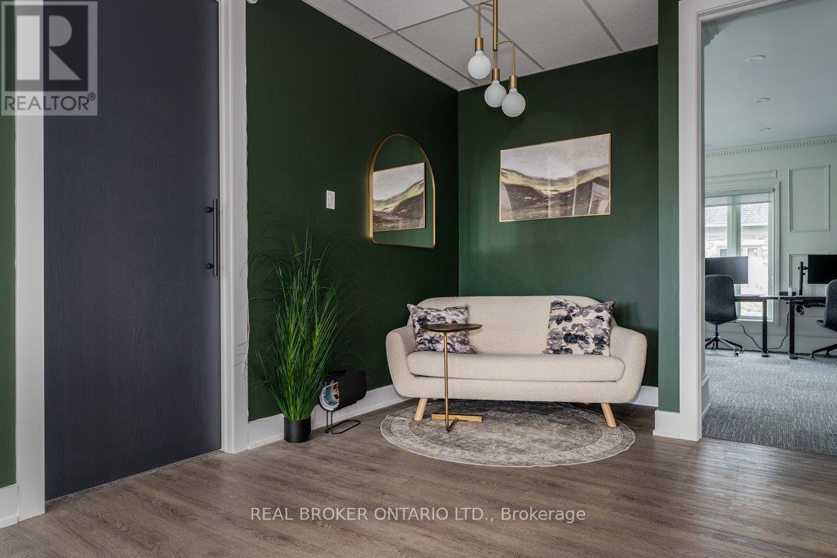 300 - 420 North Service Road E, Oakville, Ontario  L6H 5R2 - Photo 4 - W12682122