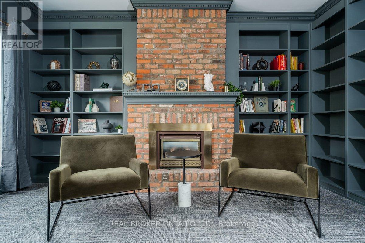 300 - 420 North Service Road E, Oakville, Ontario  L6H 5R2 - Photo 5 - W12682122