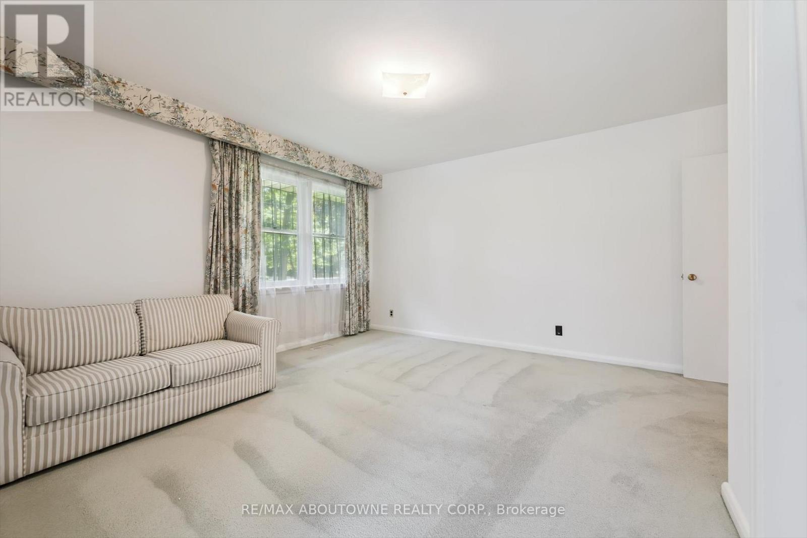 1095 Linbrook Road, Oakville, Ontario  L6J 2L2 - Photo 16 - W12682198