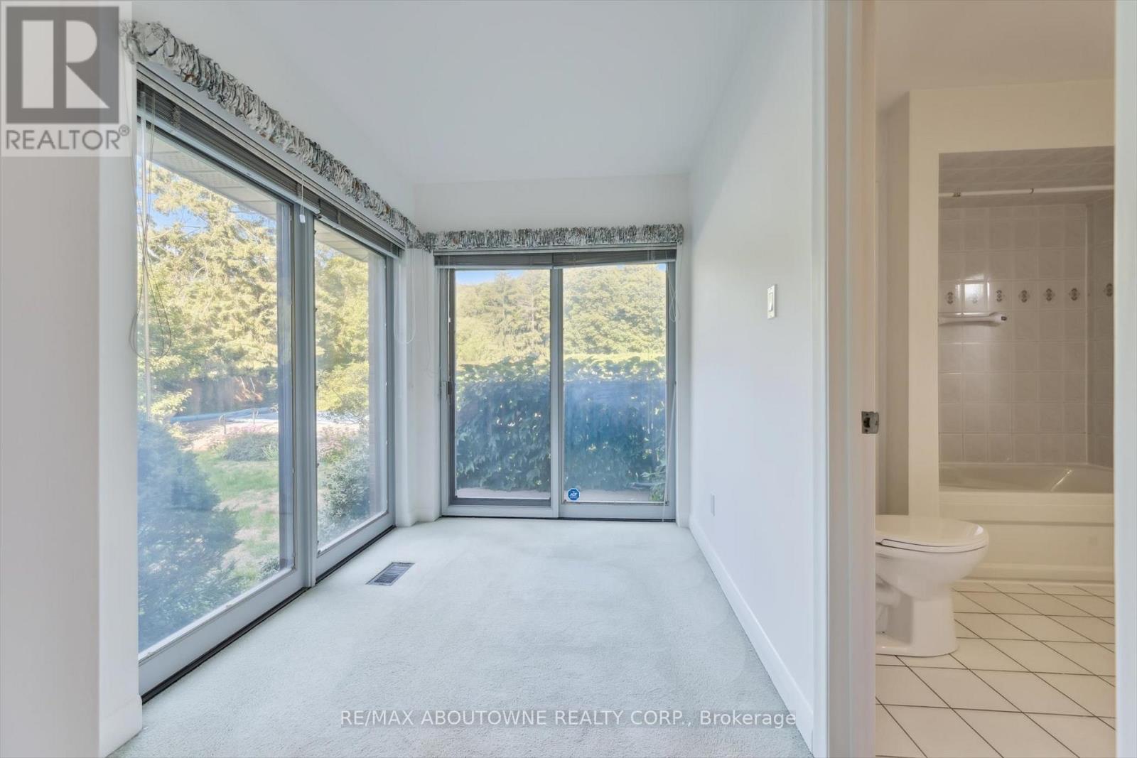 1095 Linbrook Road, Oakville, Ontario  L6J 2L2 - Photo 18 - W12682198