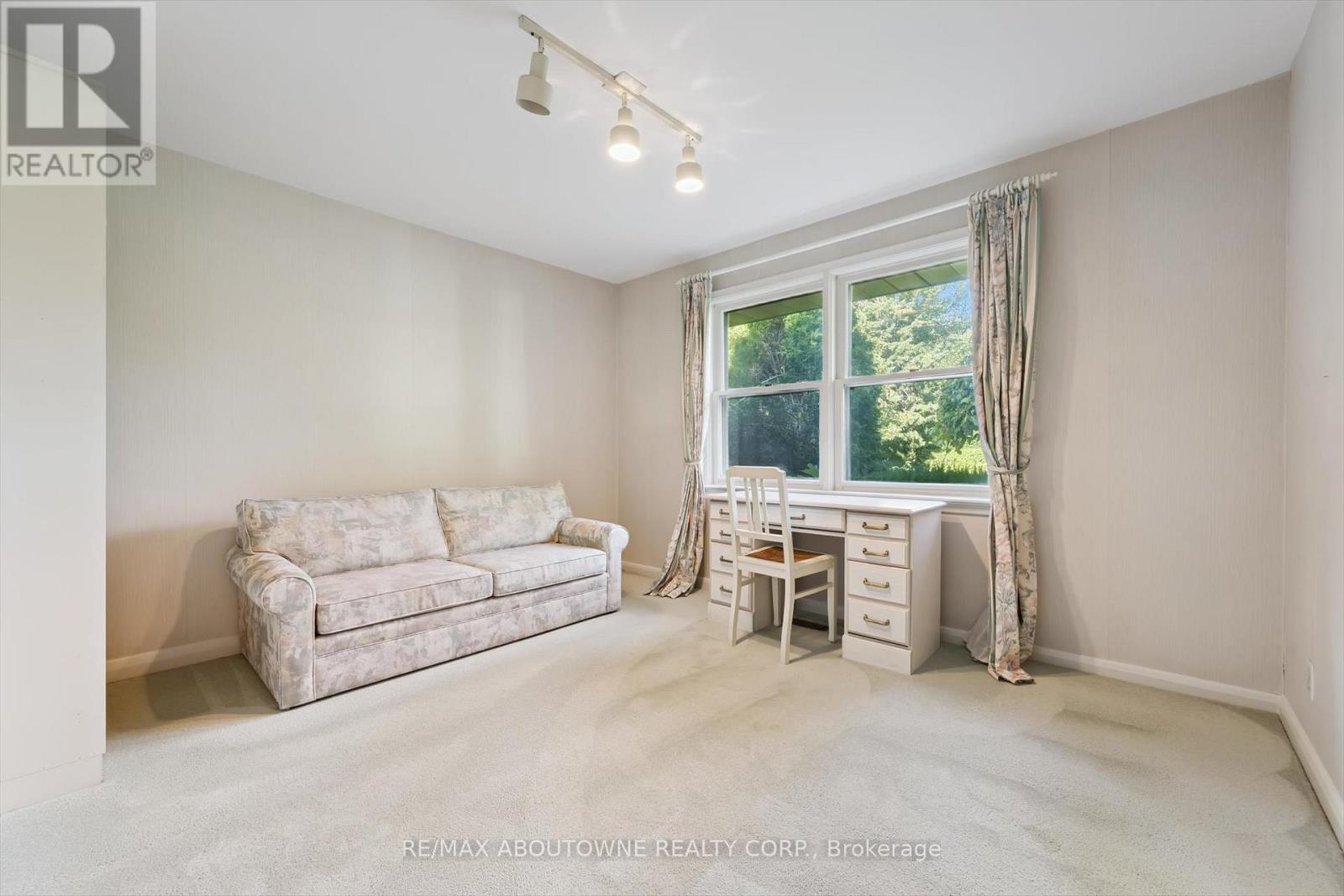 1095 Linbrook Road, Oakville, Ontario  L6J 2L2 - Photo 23 - W12682198