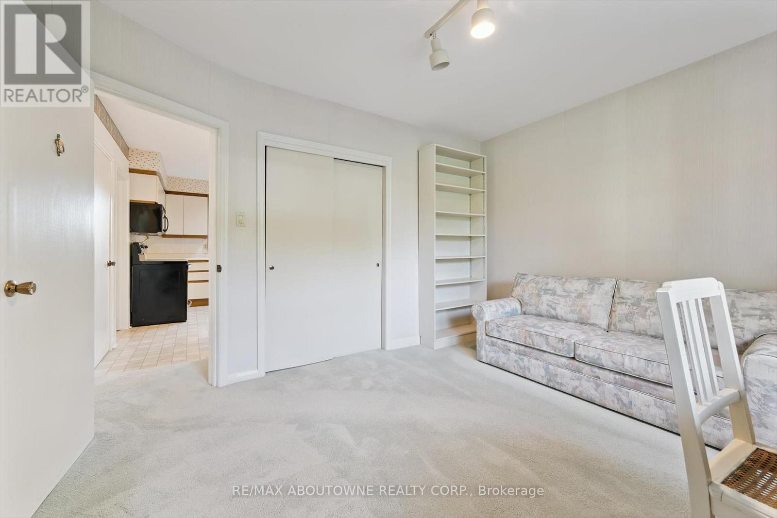 1095 Linbrook Road, Oakville, Ontario  L6J 2L2 - Photo 24 - W12682198