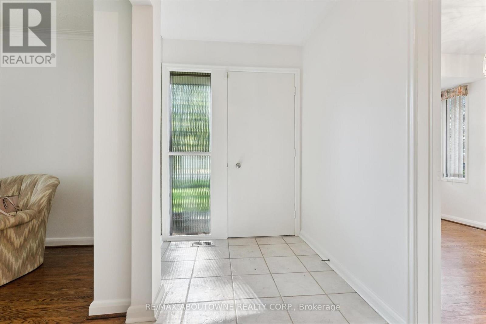 1095 Linbrook Road, Oakville, Ontario  L6J 2L2 - Photo 4 - W12682198