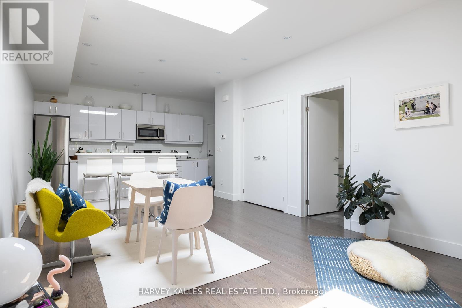 101 - 2076 Dundas Street W, Toronto, Ontario  M6R 1W9 - Photo 4 - W12682210