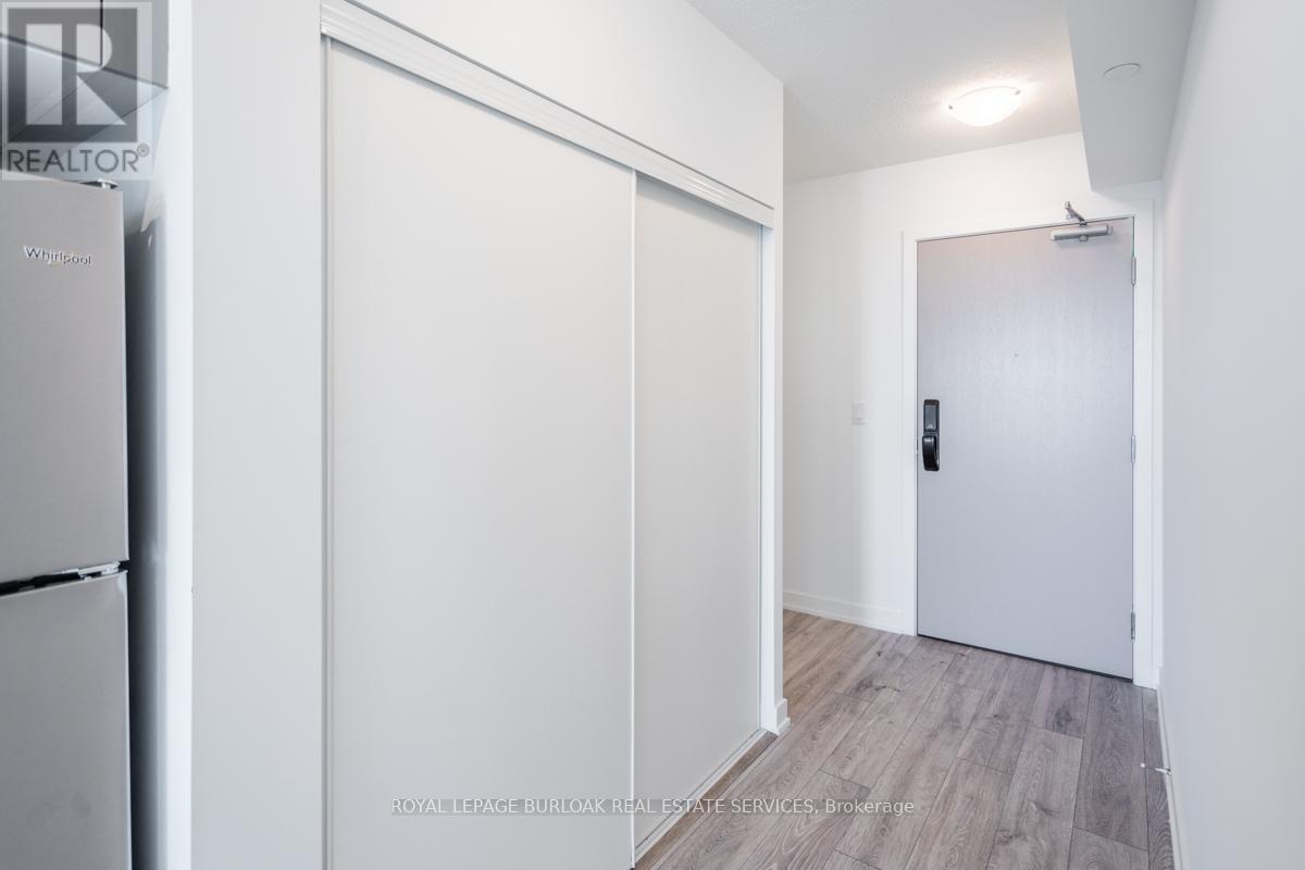 A401 - 3210 Dakota Common, Burlington, Ontario  L7M 2A8 - Photo 2 - W12682236