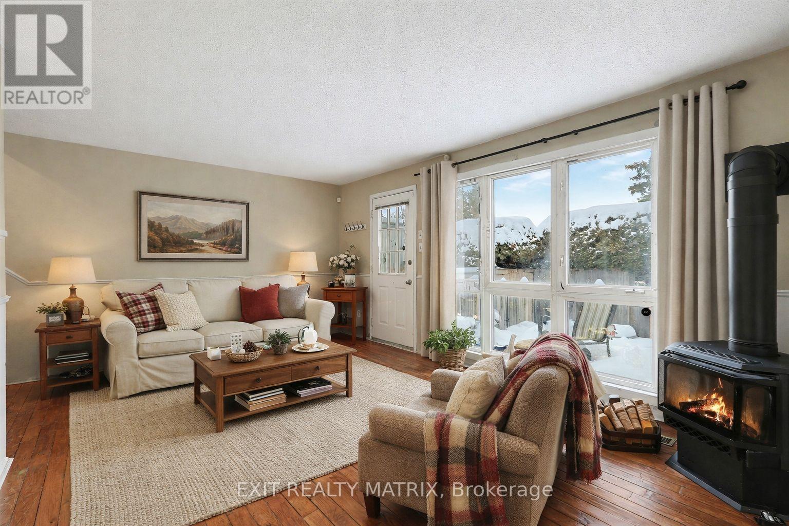 48 Peary Way, Ottawa, Ontario  K2L 1Z8 - Photo 4 - X12681832