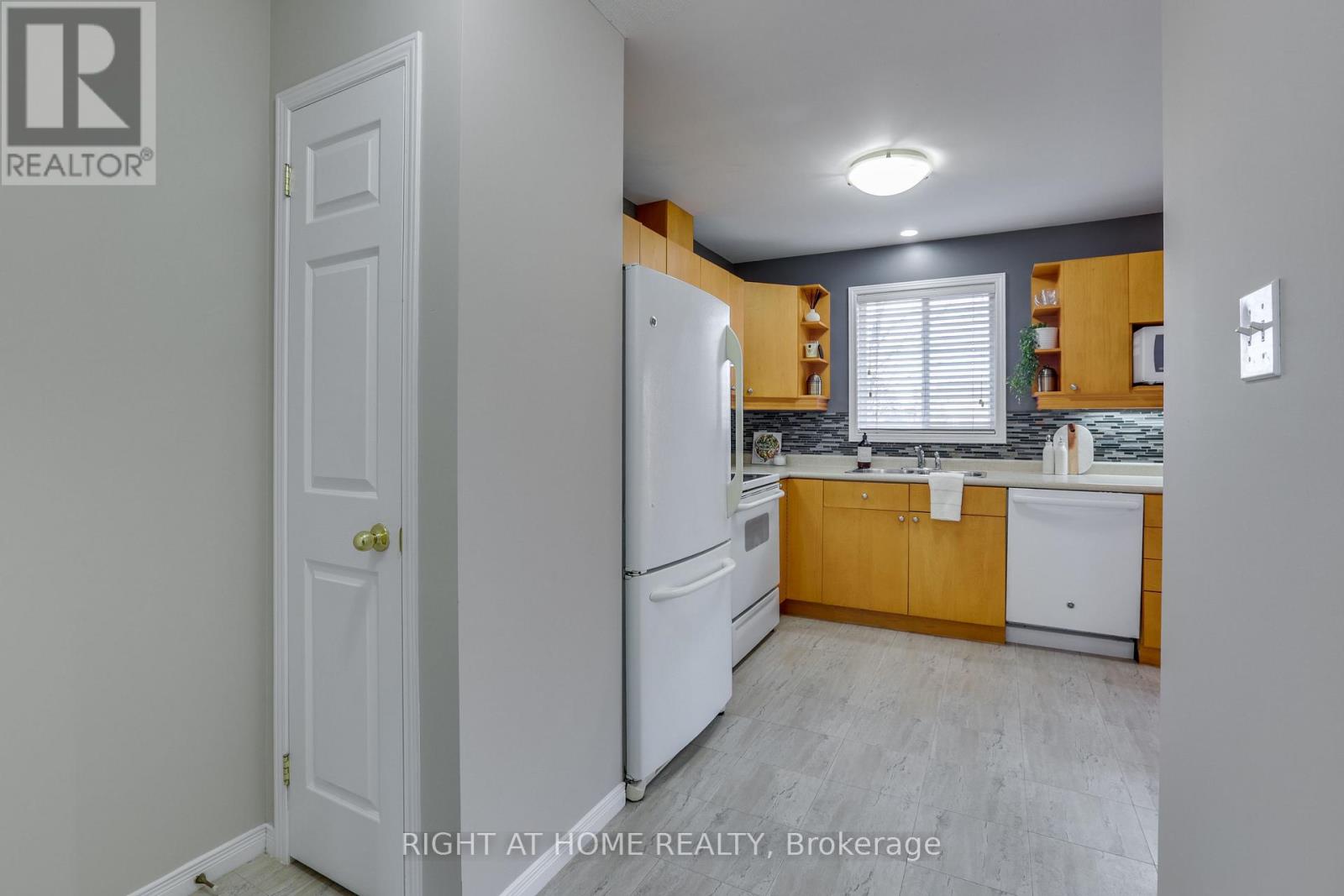 54 - 1535 Trossacks Avenue, London North, Ontario  N5X 4R1 - Photo 8 - X12682102