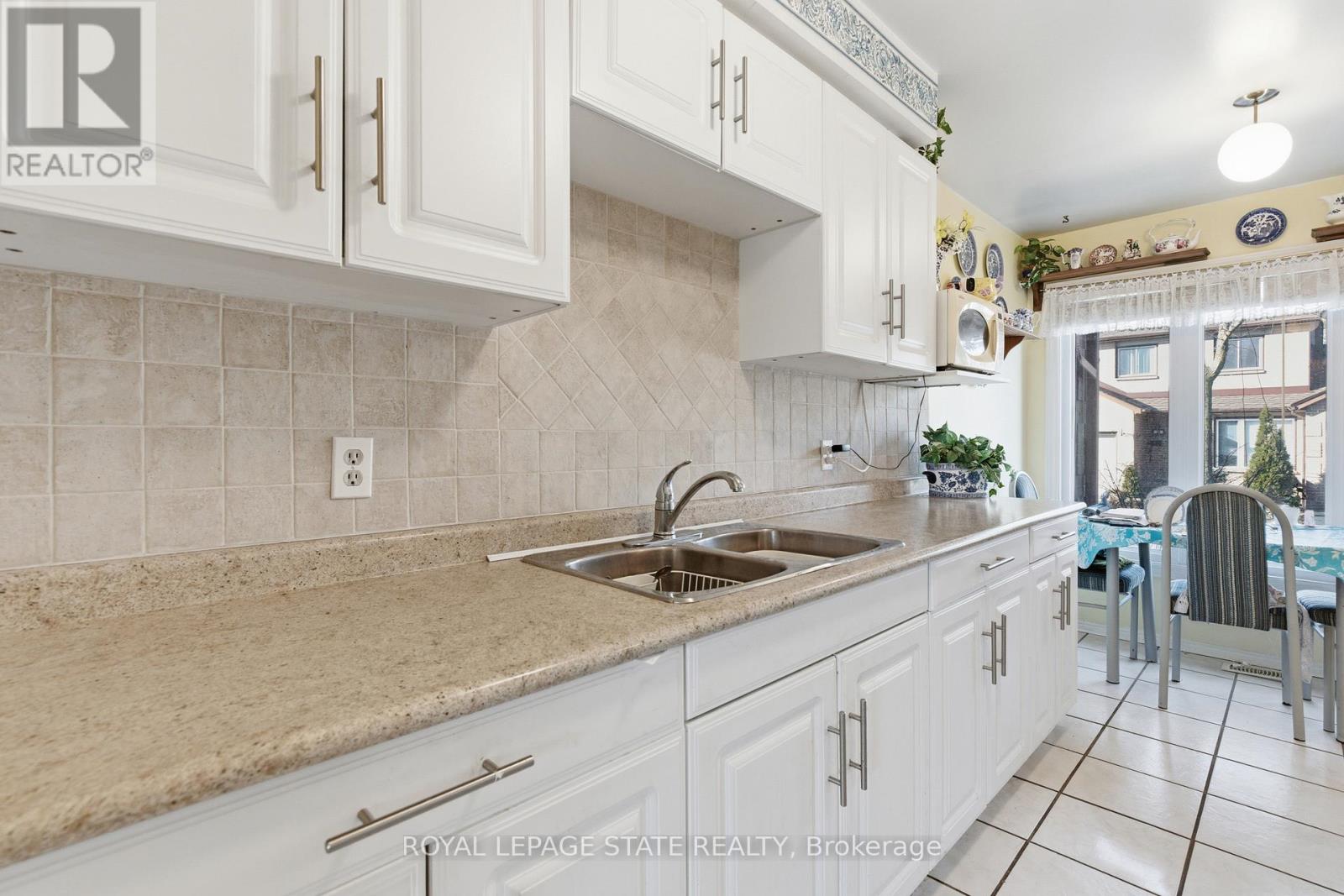 4 - 618 Barton Street, Hamilton, Ontario  L8E 4X3 - Photo 11 - X12682128