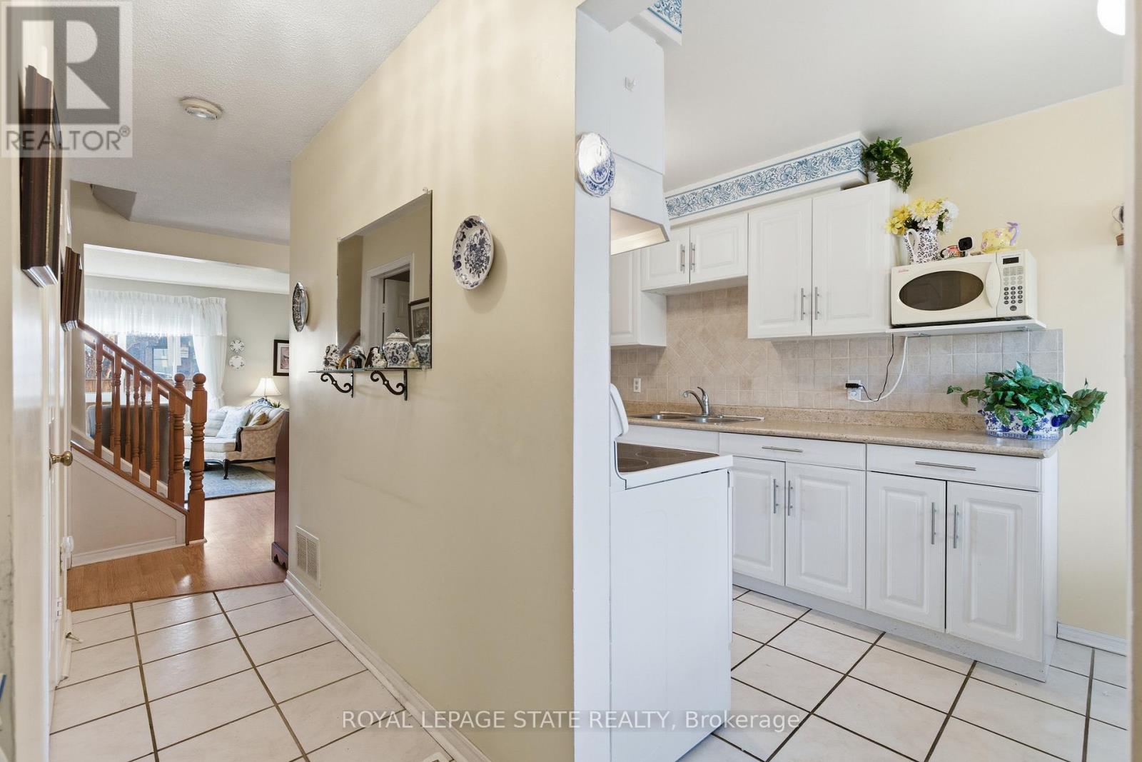 4 - 618 Barton Street, Hamilton, Ontario  L8E 4X3 - Photo 5 - X12682128